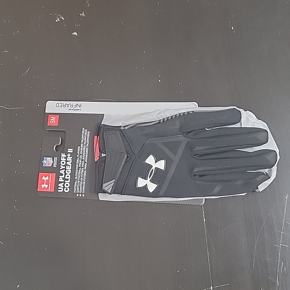 Under Armour Playoff Coldgear II football gloves size Adult SM